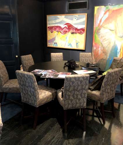 ROUND GILDED TABLE WITH EIGHT CHAIRS