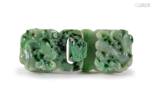 A SPINACH-GREEN-JADE 'CHI LONG' LOCKING BELT FITTI