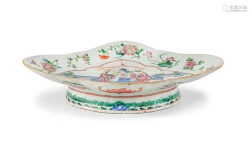 FAMILLE ROSE RAISED LOBED DISH