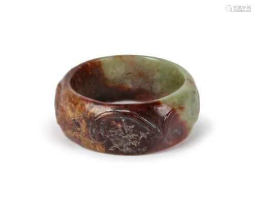 A RUSSET-BROWN JADE CARVED RING