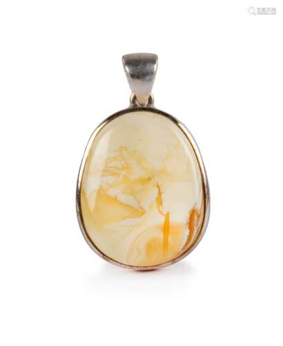 WHITE HONEY AMBER SILVER PENDANT