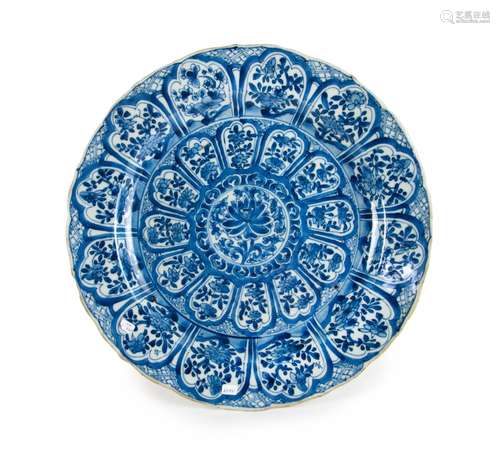 BLUE AND WHITE LOTUS PATTERN CHARGER