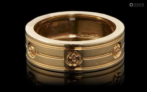 Gucci, bague jonc gravée du double 