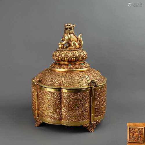 A CARVED GILT-BRONZE BOX AND COVER.MARK OF QIANLONG