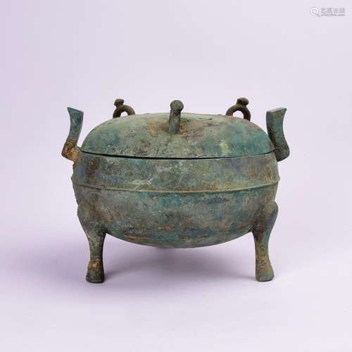 A BRONZE RITUAL FOOD VESSEL.ANTIQUE