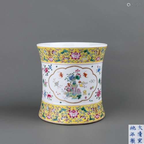 A FAMILLE-ROSE BRUSHPOT. BITONG.MARK OF XUANTONG