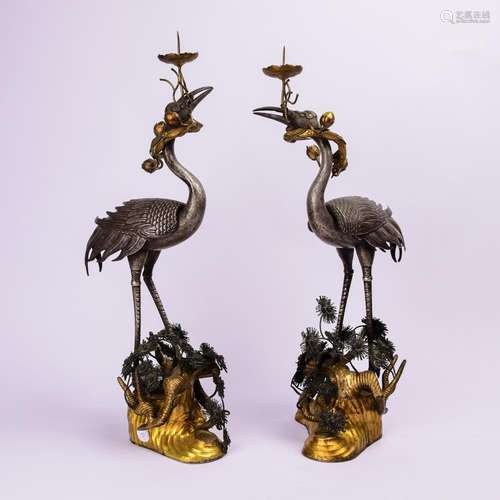 A PAIR OF GILT-SILVER CANDLESTICK HOLDERS.ANTIQUE