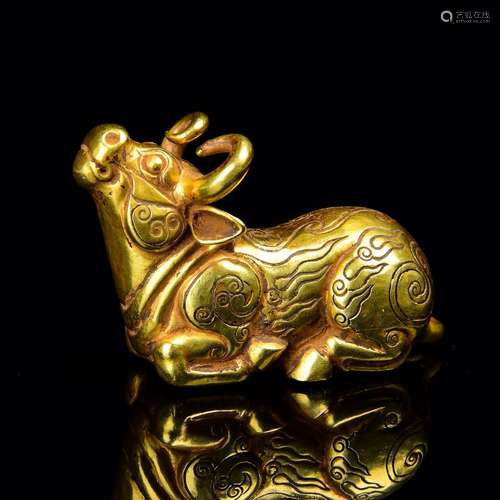 A GOLD FIGURE OF OX.ANTIQUE