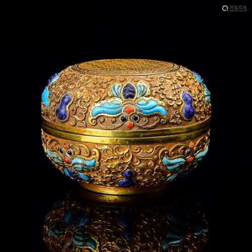 A GEM'S INLAID GILT-SILVER BOX AND COVER. ANTIQUE