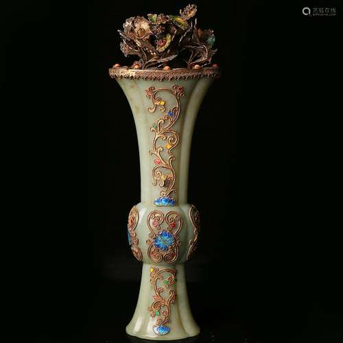 A GEM'S INLIAD WHITE JADE VASE.ANTIQUE