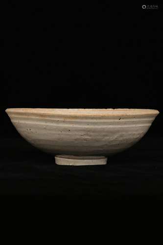 A CARVED DINGYAO BOWL.ANTIQUE