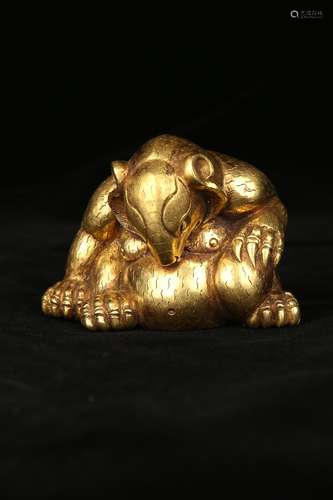 A GILT-BRONZE BEAR.ANTIQUE