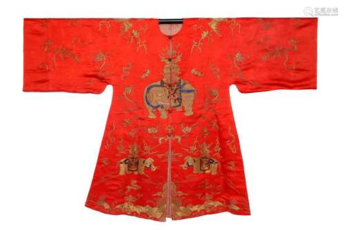 A RED EMBROIDERED SILK ROBE.ANTIQUE