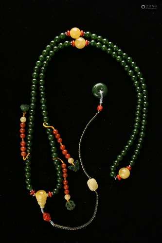 A SPINACH JADE COURT NECKLACE.ANTIQUE