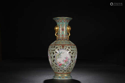 QIANLONG MARK FAMILLE ROSE VASE