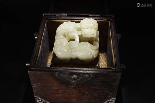 GILT SILVER JADE SEAL