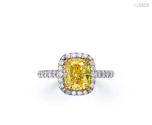 蒂芙尼设计，1.73克拉艳彩黄色钻石配钻石戒指