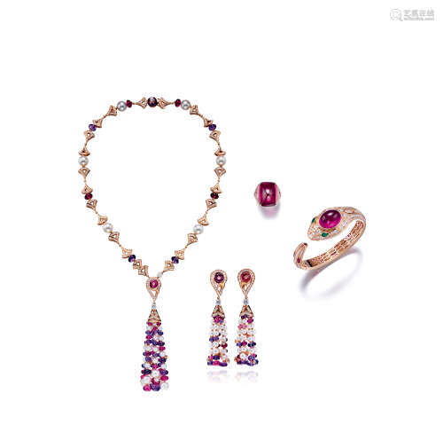 宝格丽设计 祖母绿，红色碧玺，紫水晶，欧泊配钻石及珍珠项链，腕表，耳环及戒指套装