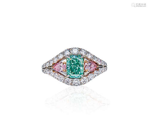 1.35克拉艳彩绿色钻石配浓彩粉色钻石戒指