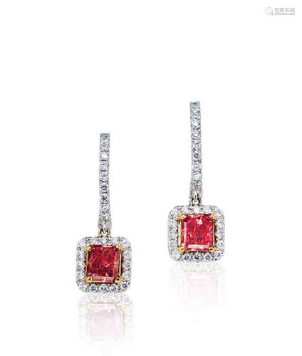 0.65及0.62克拉彩紫红色及彩红色钻石配钻石耳环