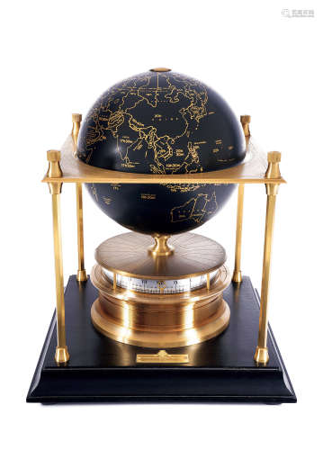 皇家地理学会世界时钟 黄铜木制地球仪座钟，备24小时显示，年份约1980