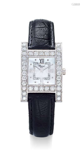 萧邦 精美，女装白金镶钻石腕表，备珍珠贝母表盘，「Your Hour」，型号136621-1001，年份约2000