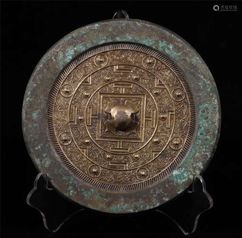 汉代 铜鎏金八乳规矩镜