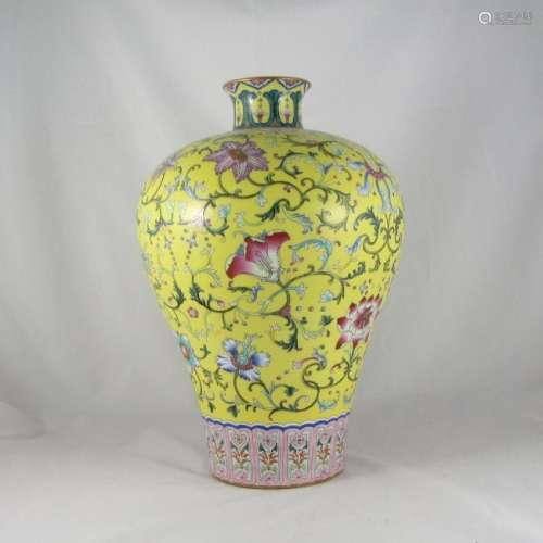 Chinese Qing Dynasty Famille Rose Vase