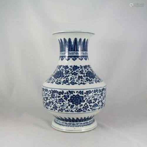 Chinese Qing Dynasty Blue White Vase