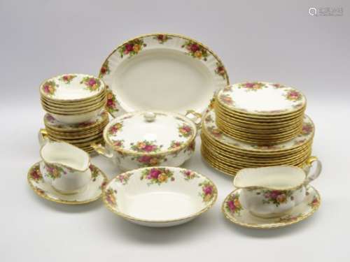 Royal Albert 'Old Country Roses' pattern dinner service comprising 12 dinner plates,