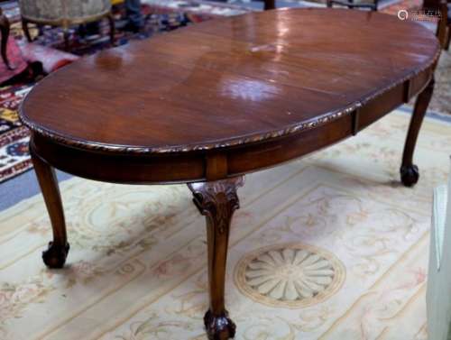 A Queen Anne style mahogany extending dining table, fitted one leaf,