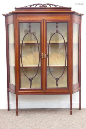 Edwardian inlaid mahogany display cabinet, shaped front with serpentine sides, satinwood banding,