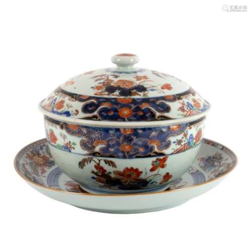 An 18th Century Chinese Imari circular tureen, cover and stand, painted in underglaze blue,