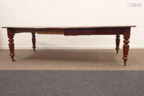 Victorian mahogany extending dining table, rectangular moulded top with rounded corners,