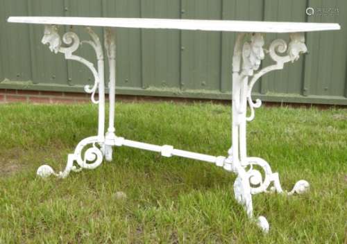 Coalbrookdale style cast aluminium garden table, repeating herati design top,