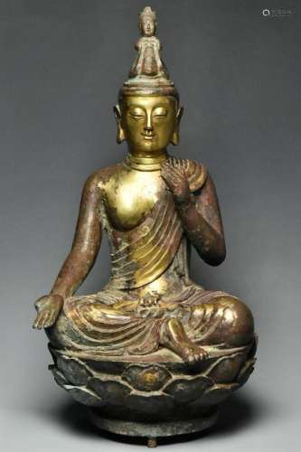 A LARGE TANG DYNASTY GILT BRONZE GUANYIN