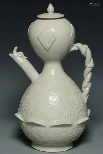 A SONG DYNASTY DING EWER AND COVER