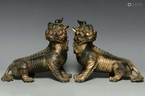 A PAIR OF GILT-LACQUERED BRONZE MYTHICAL BEAST