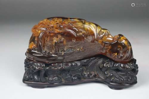 A CHINESE AMBER BOULDER. QING DYNASTY