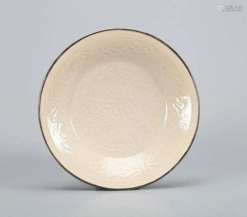 A CHINESE WHITE-GLAZED DISH