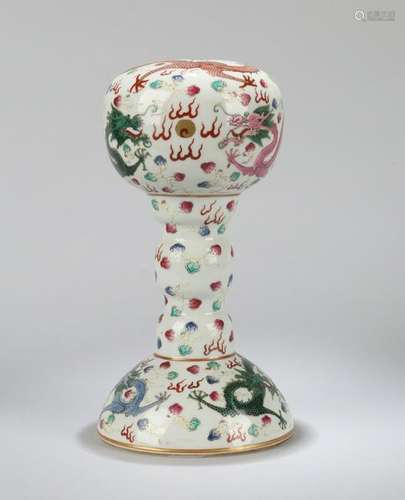 A CHINESE FAMILLE ROSE HAT HOLDER, SIX-CHARACTER