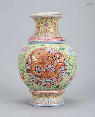 A CHINESE FAMILLE ROSE ROTATABLE VASE, SIX-CHARACTER