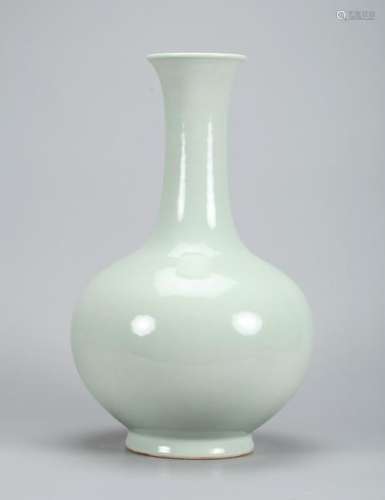 A CHINESE CELADON BOTTLE VASE, SIX-CHARACTER QIANLONG