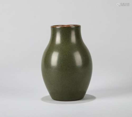 A CHINESE CELADON VASE, QING DYNASTY