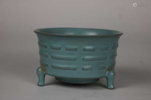 A CHINESE JUN-TYPE TRIPOD CENSER, QING DYNASTY