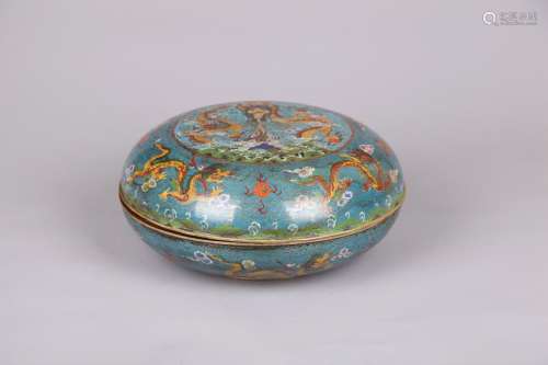 A CHINESE CLOISONNE ENAMEL BOX AND COVER, SIX-CHARACTER