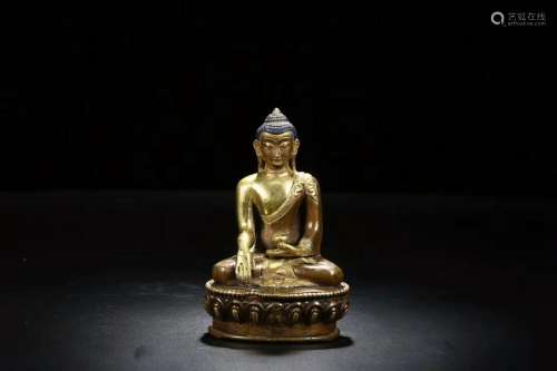 A CHINESE GILT BRONZE FIGURE OF BUDDHA, QING DYNASTY