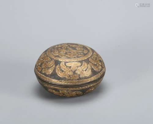 A CHINESE GILT BRONZE 'TWIN GEESE' BOX AND COVER, QING