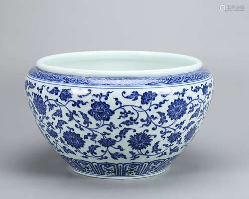 A CHINESE BLUE AND WHITE JAR, SIX-CHARACTER QIANLONG