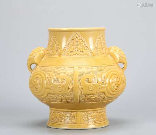 A CHINESE YELLOW-GLAZED ZUN VASE, QING DYNASTY